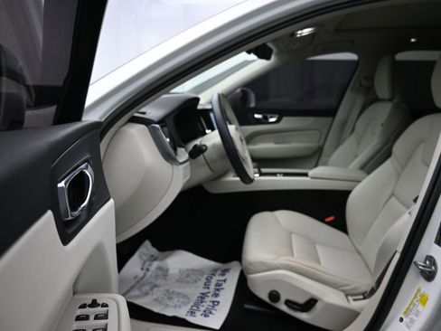 Certified 2023 Volvo XC60 B5 Plus w/ Protection Package Premier image 11