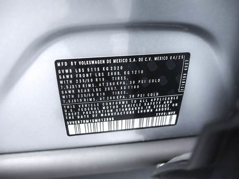 Used 2025 Volkswagen Tiguan SE image 39