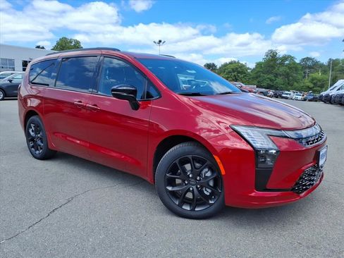 New 2027 Chrysler Pacifica Limited AWD/4WD image 2