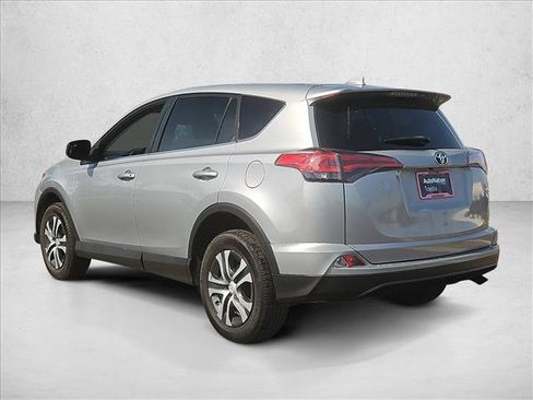 Used 2018 Toyota RAV4 LE FWD image 8