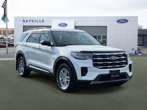 Used 2025 Ford Explorer Active image 2