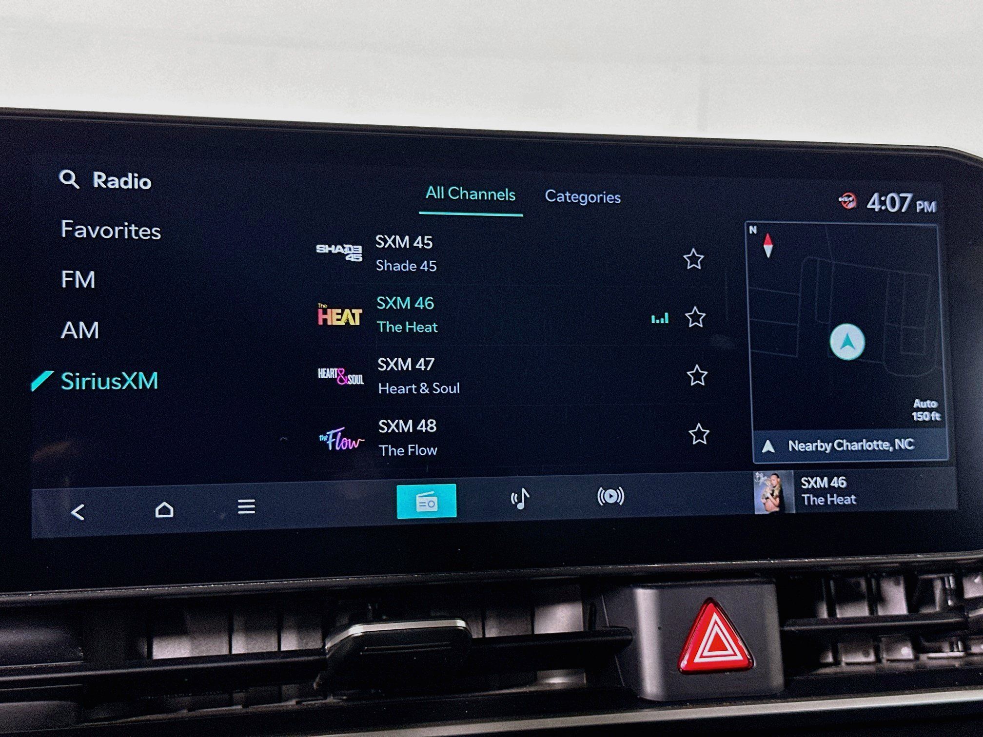 Used 2025 Kia Carnival FWD image 21