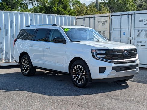 Certified 2025 Ford Expedition Platinum AWD/4WD image 3