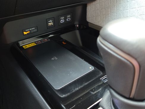 Certified 2025 Toyota Camry XLE w/ Premium Plus Package FWD image 23