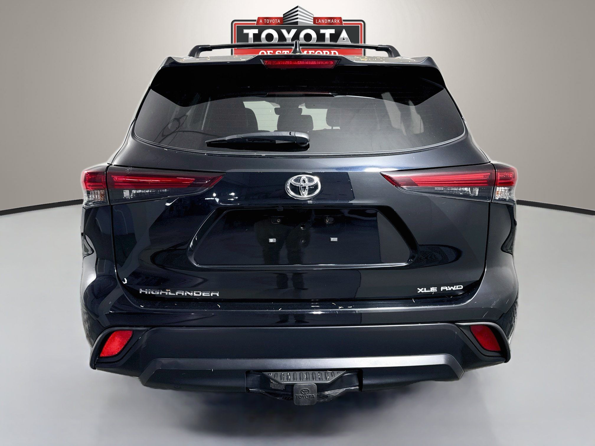 Used 2024 Toyota Highlander XLE AWD/4WD image 6