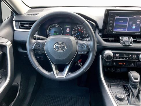 Certified 2022 Toyota RAV4 XLE Premium image 5