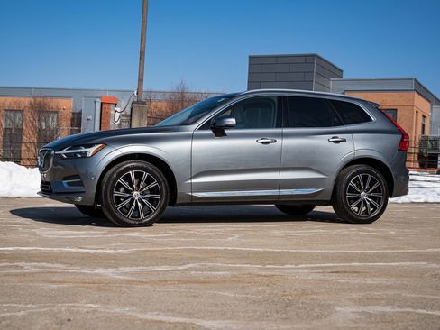 Used 2019 Volvo XC60 T5 Inscription image 3