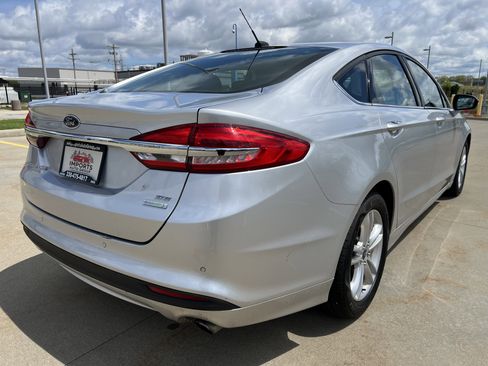 Used 2018 Ford Fusion SE FWD image 7