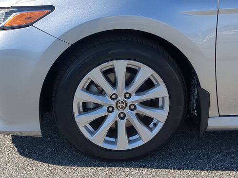 Used 2020 Toyota Camry LE image 19