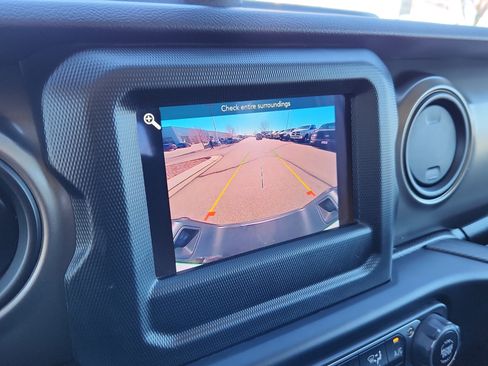 Used 2022 Jeep Gladiator Sport image 19