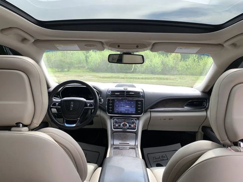 Used 2020 Lincoln Continental w/ Premium Package image 11