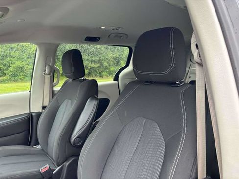 Used 2024 Chrysler Voyager LX FWD image 6