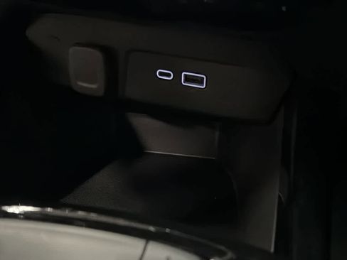 Certified 2024 Chevrolet Trax RS w/ Driver Confidence Package image 18