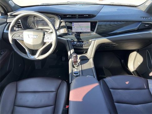 Certified 2023 Cadillac XT6 Premium Luxury image 3