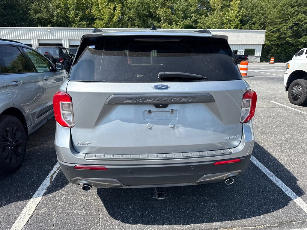 Used 2024 Ford Explorer XLT w/ Equipment Group 202A AWD/4WD image 15