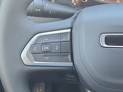 New 2026 Jeep Compass Latitude image 12