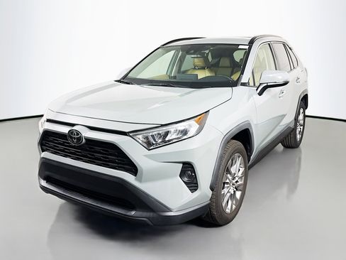 Used 2019 Toyota RAV4 XLE Premium image 4