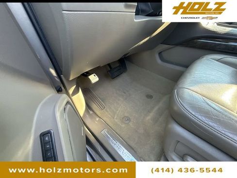 Certified 2018 Chevrolet Suburban LT w/ Luxury Package image 27