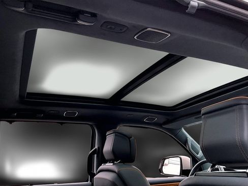 Used 2022 Jeep Grand Wagoneer Series III image 16