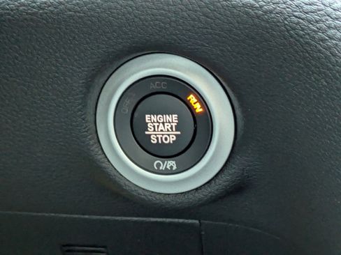 New 2026 Chrysler Pacifica Select w/ S Appearance Package image 31