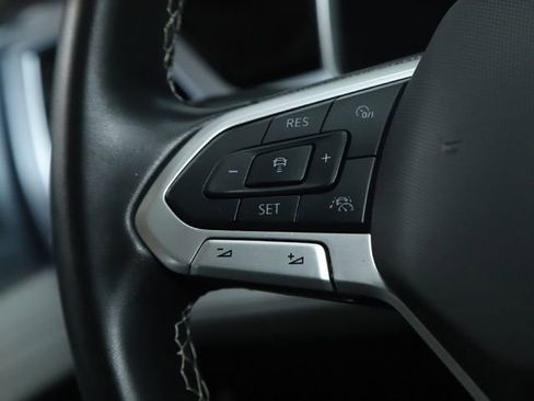 Used 2025 Volkswagen Taos SE image 23