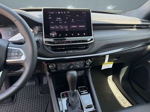 New 2026 Jeep Compass Latitude AWD/4WD image 17