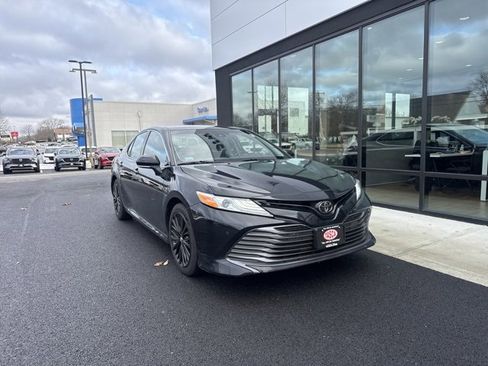 Used 2018 Toyota Camry L image 1