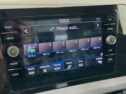 Used 2025 Volkswagen Jetta SE w/ Sunroof Package image 15