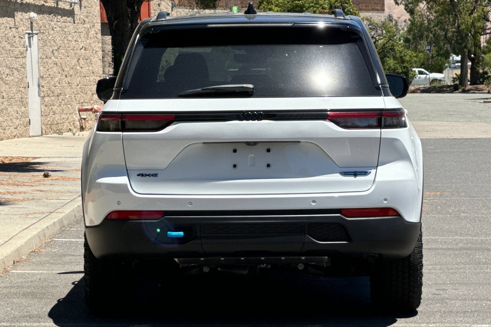 New 2023 Jeep Grand Cherokee Trailhawk w/ Advanced Protech Group II AWD/4WD image 4