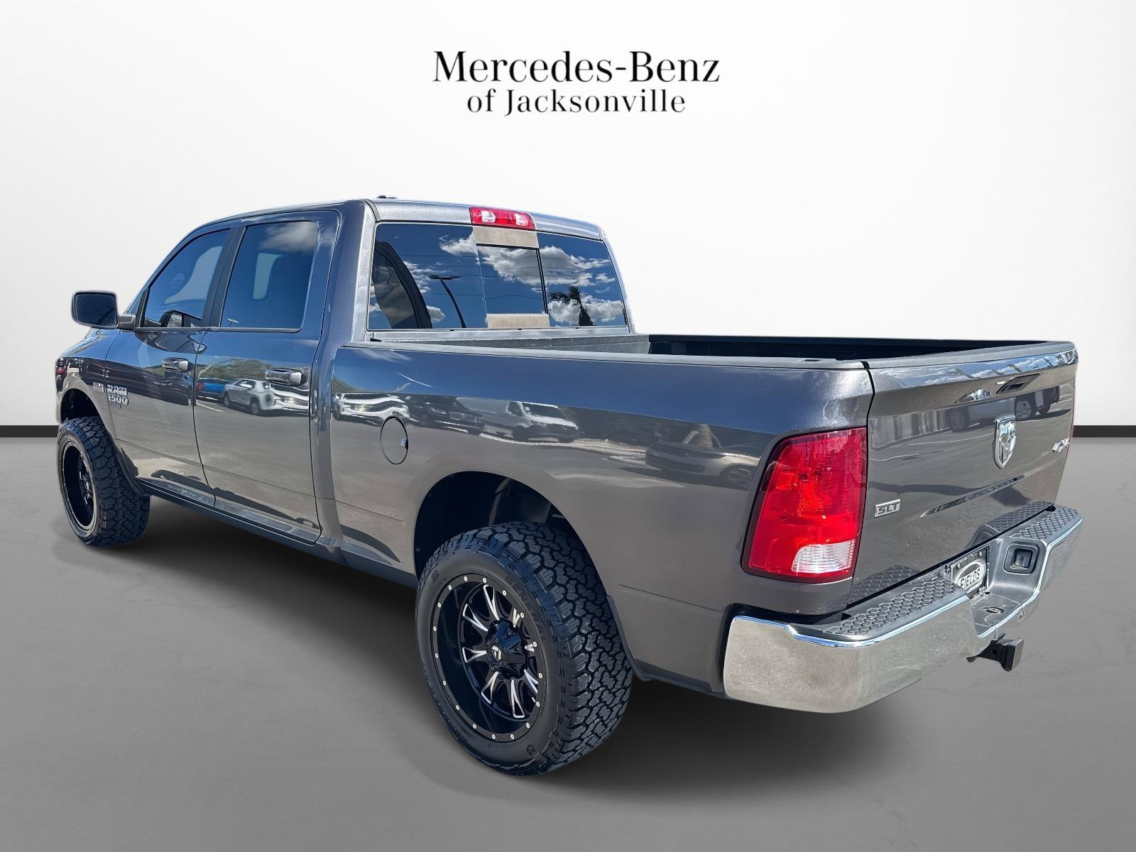 Used 2020 RAM 1500 Classic SLT AWD/4WD image 5