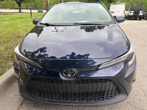 Used 2020 Toyota Corolla LE w/ LE Convenience Package FWD image 2