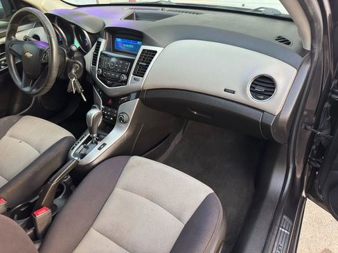 Used 2014 Chevrolet Cruze LS image 15