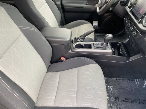 Certified 2020 Toyota Tacoma TRD Sport w/ Technology Package AWD/4WD image 17
