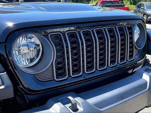 Used 2024 Jeep Gladiator Sport AWD/4WD image 26