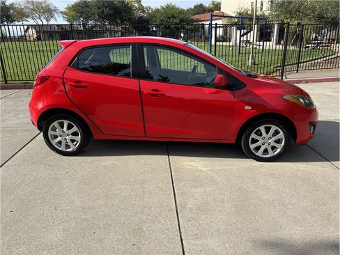 Used 2011 MAZDA MAZDA2 Touring FWD image 6