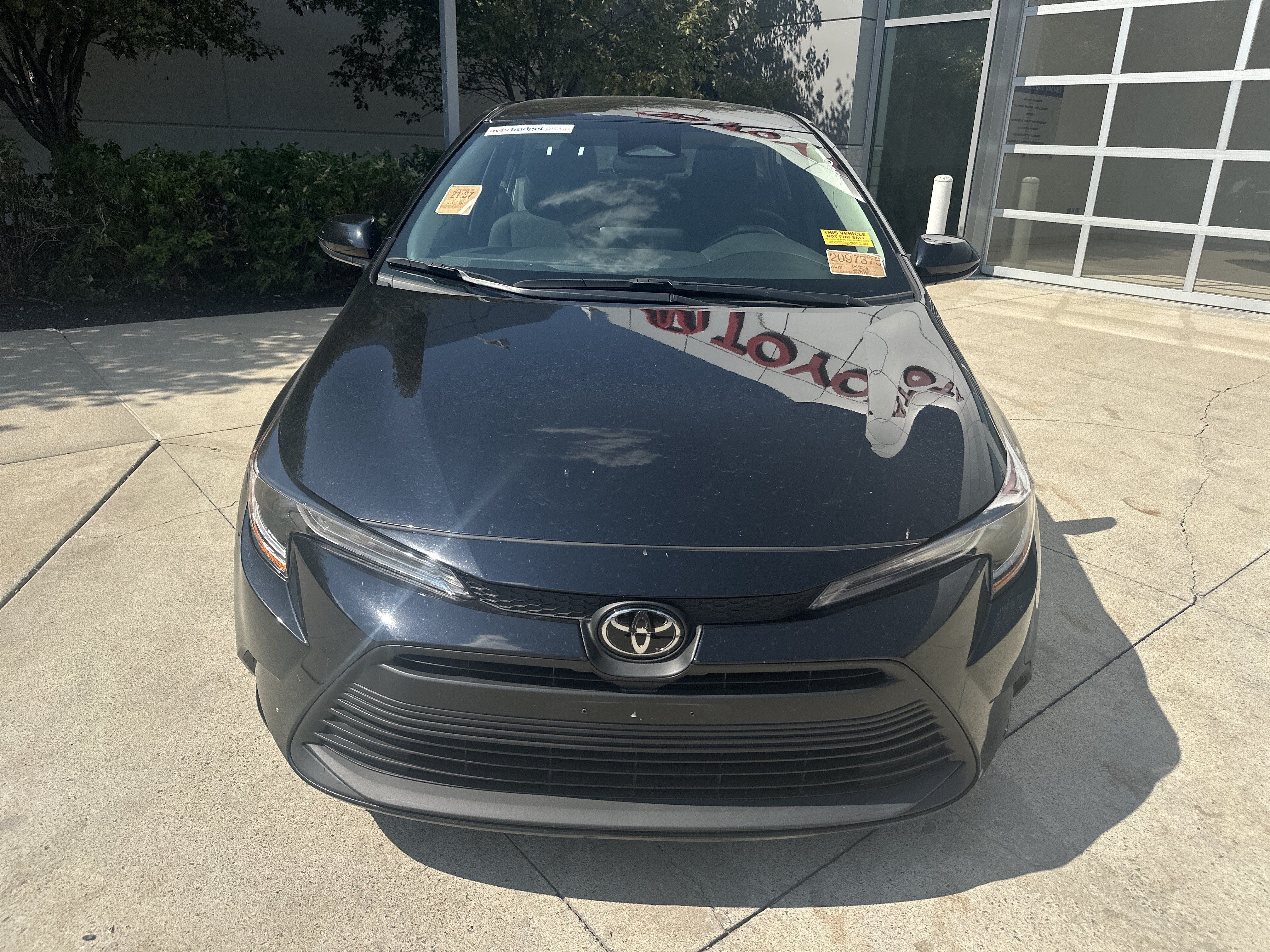 Used 2025 Toyota Corolla LE FWD image 5