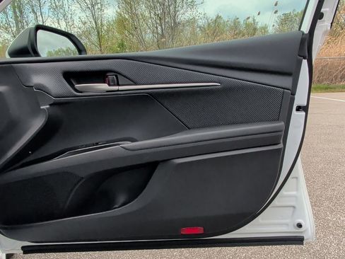 Used 2025 Toyota Camry SE w/ Convenience Package image 30