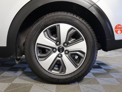 Used 2018 Kia Niro LX image 16