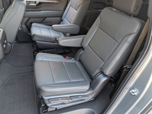 Used 2025 Chevrolet Suburban Z71 w/ Comfort Package image 18