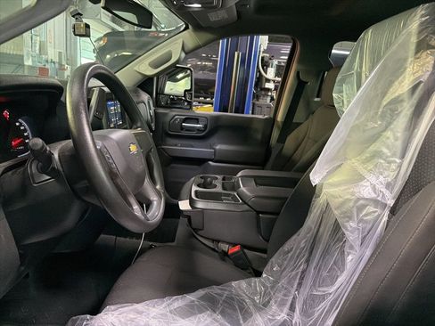 Used 2021 Chevrolet Silverado 2500 Custom w/ Custom Value Package image 6