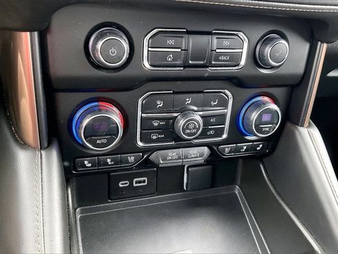 Used 2023 Chevrolet Tahoe High Country image 32