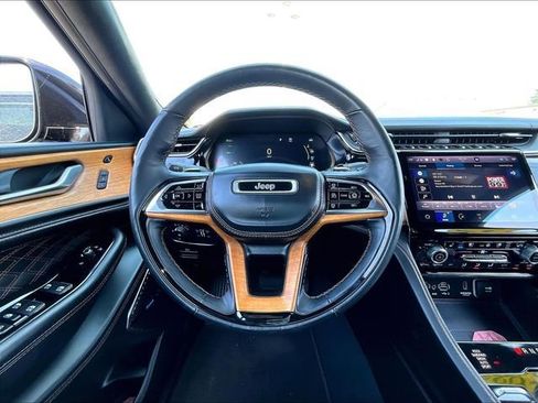 Used 2022 Jeep Grand Cherokee Summit AWD/4WD image 17