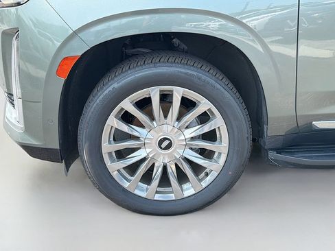 Used 2023 Cadillac Escalade ESV Premium Luxury AWD/4WD image 35