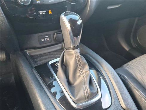 Used 2019 Nissan Rogue SV FWD image 11