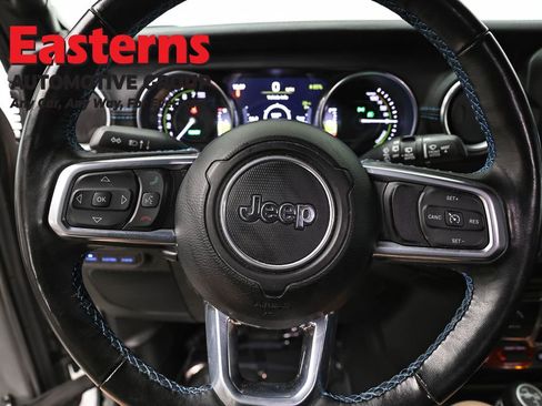 Used 2022 Jeep Wrangler Unlimited Rubicon 4xe w/ Cold Weather Group AWD/4WD image 10