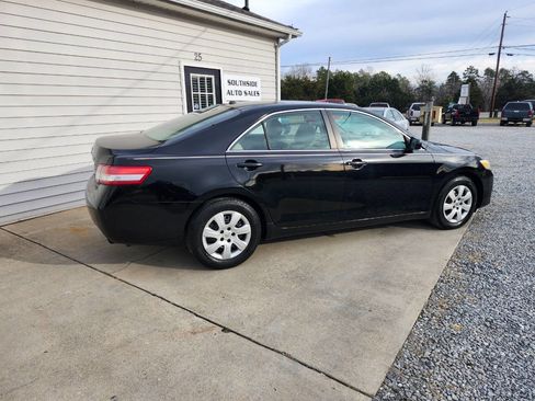 Used 2010 Toyota Camry Base 4dr Sedan 6A image 5