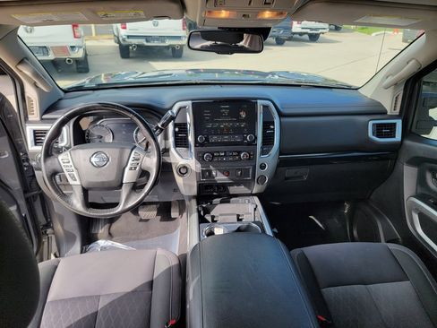 Used 2021 Nissan Titan SV w/ SV Convenience Package RWD image 16