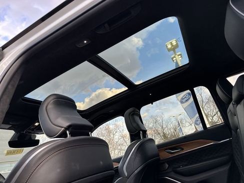 Used 2023 Jeep Grand Cherokee Summit image 18