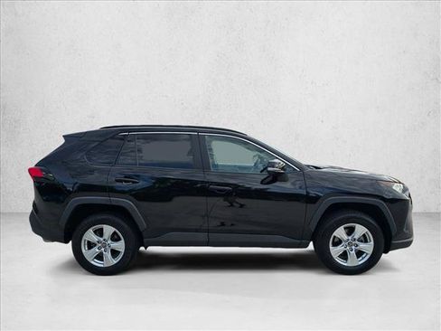 Used 2019 Toyota RAV4 XLE FWD image 4