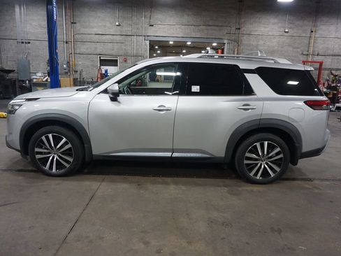 Used 2023 Nissan Pathfinder Platinum AWD/4WD image 21